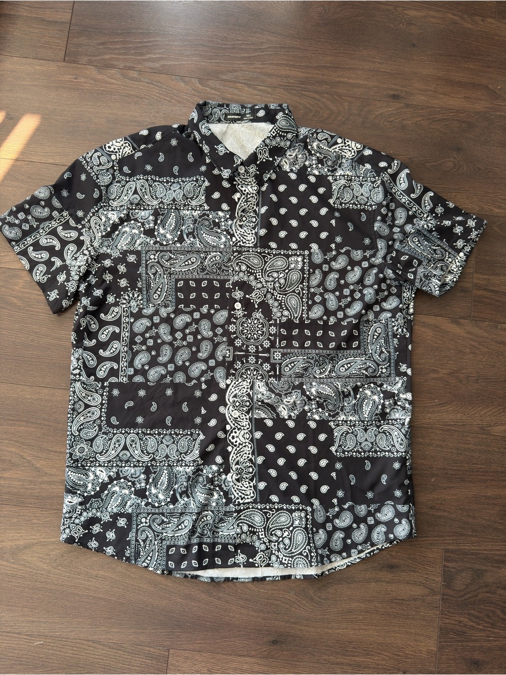 Manfinity Men’s Black &White Paisley Bandana Print Short Sleeve Shirt Size Large